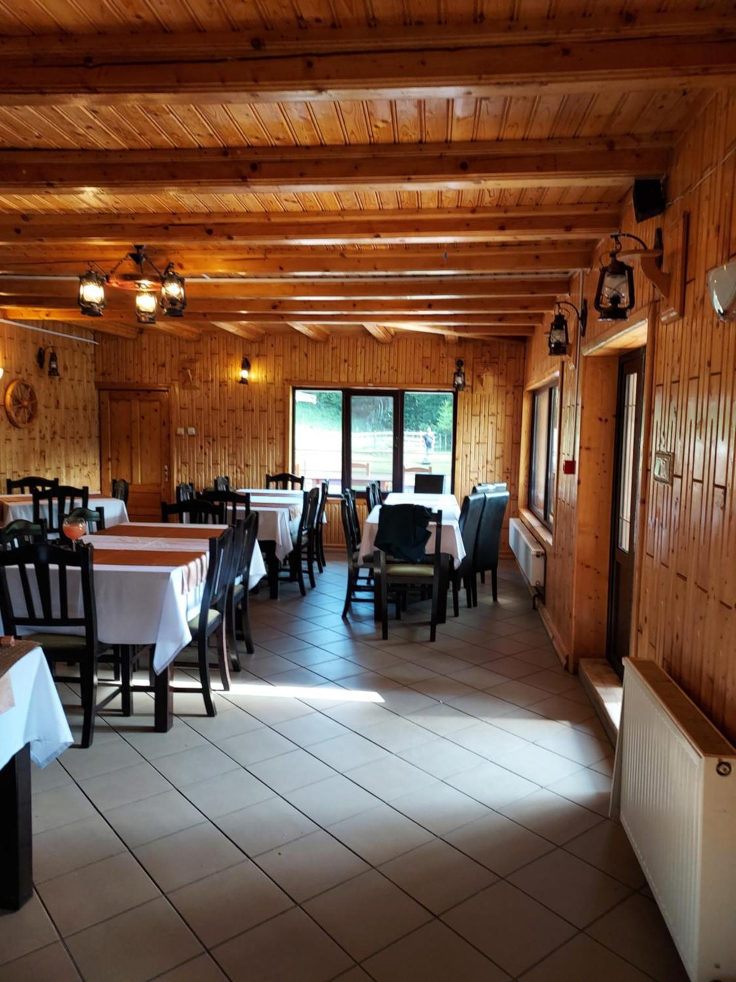 Pensiunea La Taverna Traisteni Exterior photo