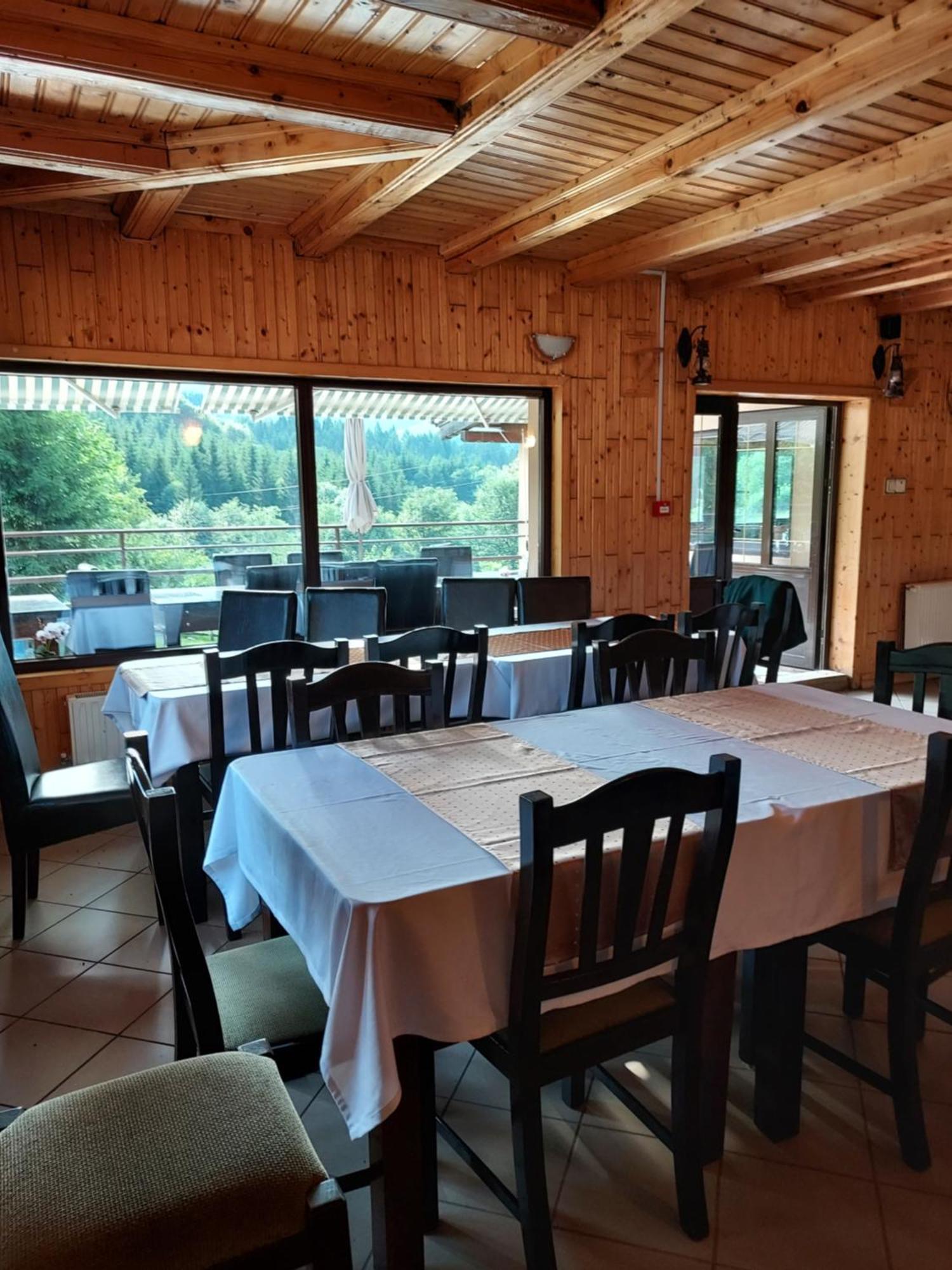 Pensiunea La Taverna Traisteni Exterior photo
